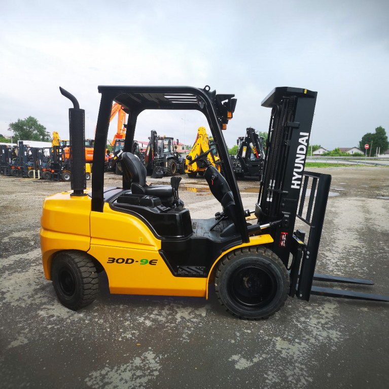Вилочный погрузчик HYUNDAI 30D-9E БУ 2023г.