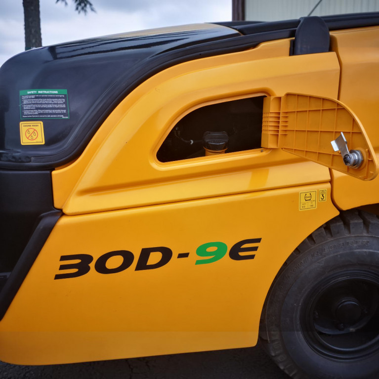 Вилочный погрузчик HYUNDAI 30D-9E БУ 2023г.