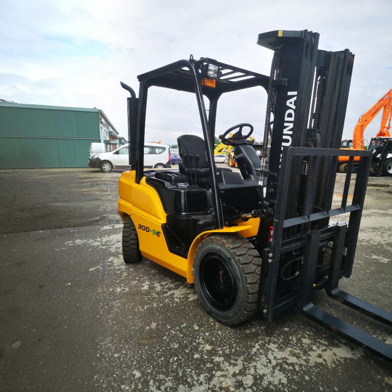 Вилочный погрузчик HYUNDAI 30D-9E БУ 2023г.