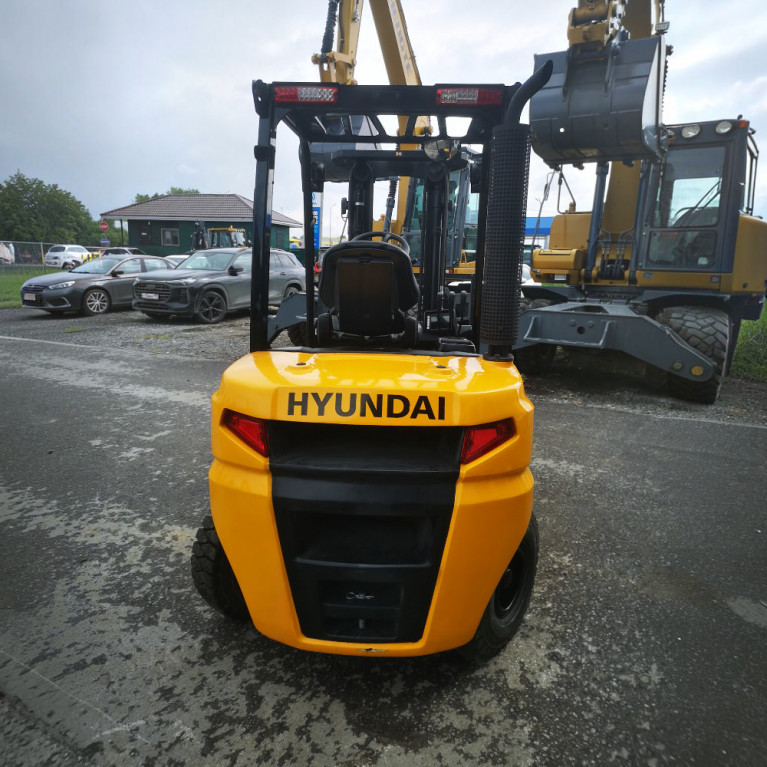Вилочный погрузчик HYUNDAI 30D-9E БУ 2023г.